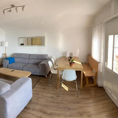 Mit Balkon *